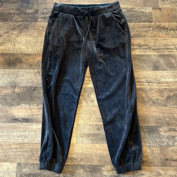 Ugg Set joggers and sweatshirt size M like new - Picture 2 of 7